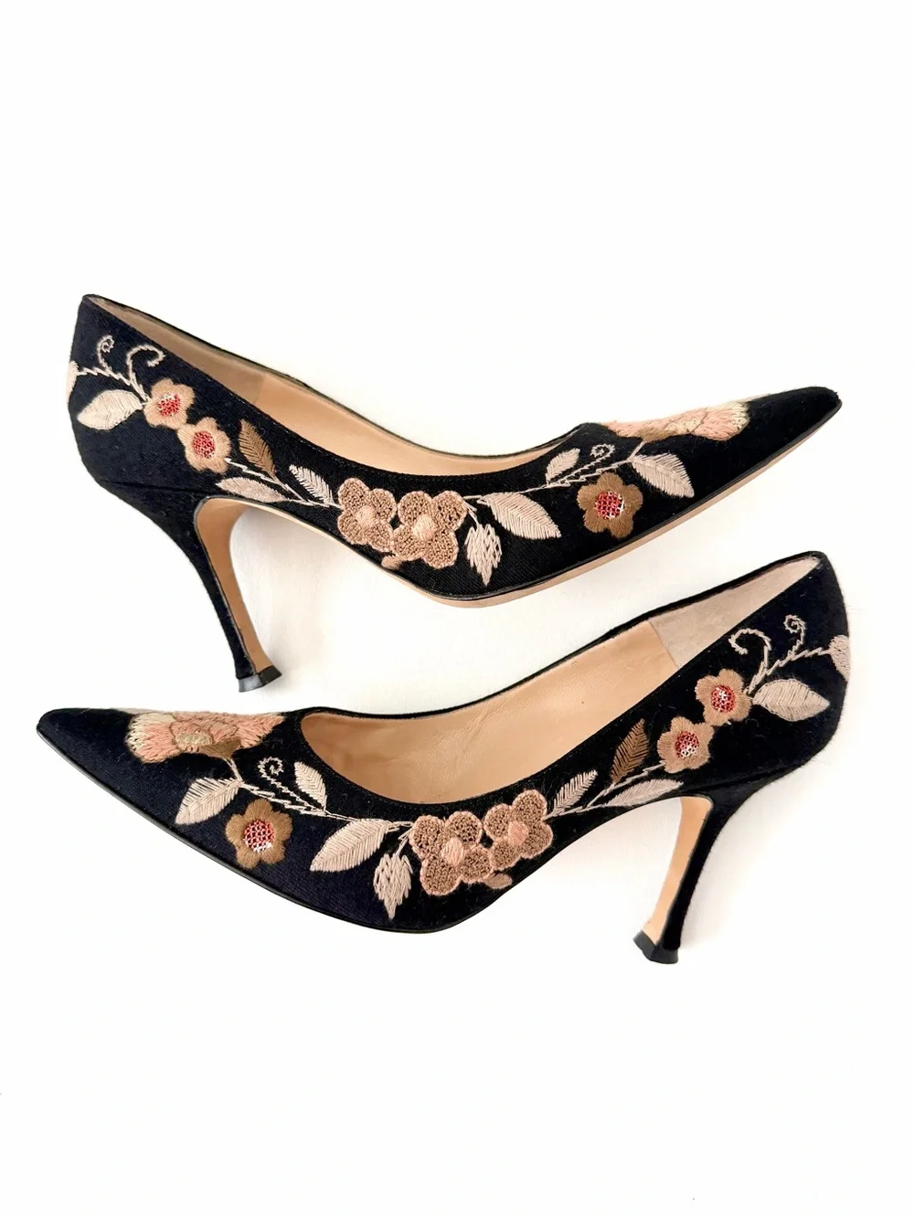 MANOLO BLAHNIK | Black Floral Embroidered Pointed Toe Pumps Heels EU 38